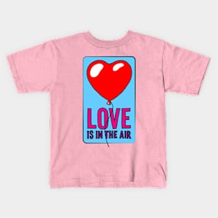Love is in the air Kids T-Shirt